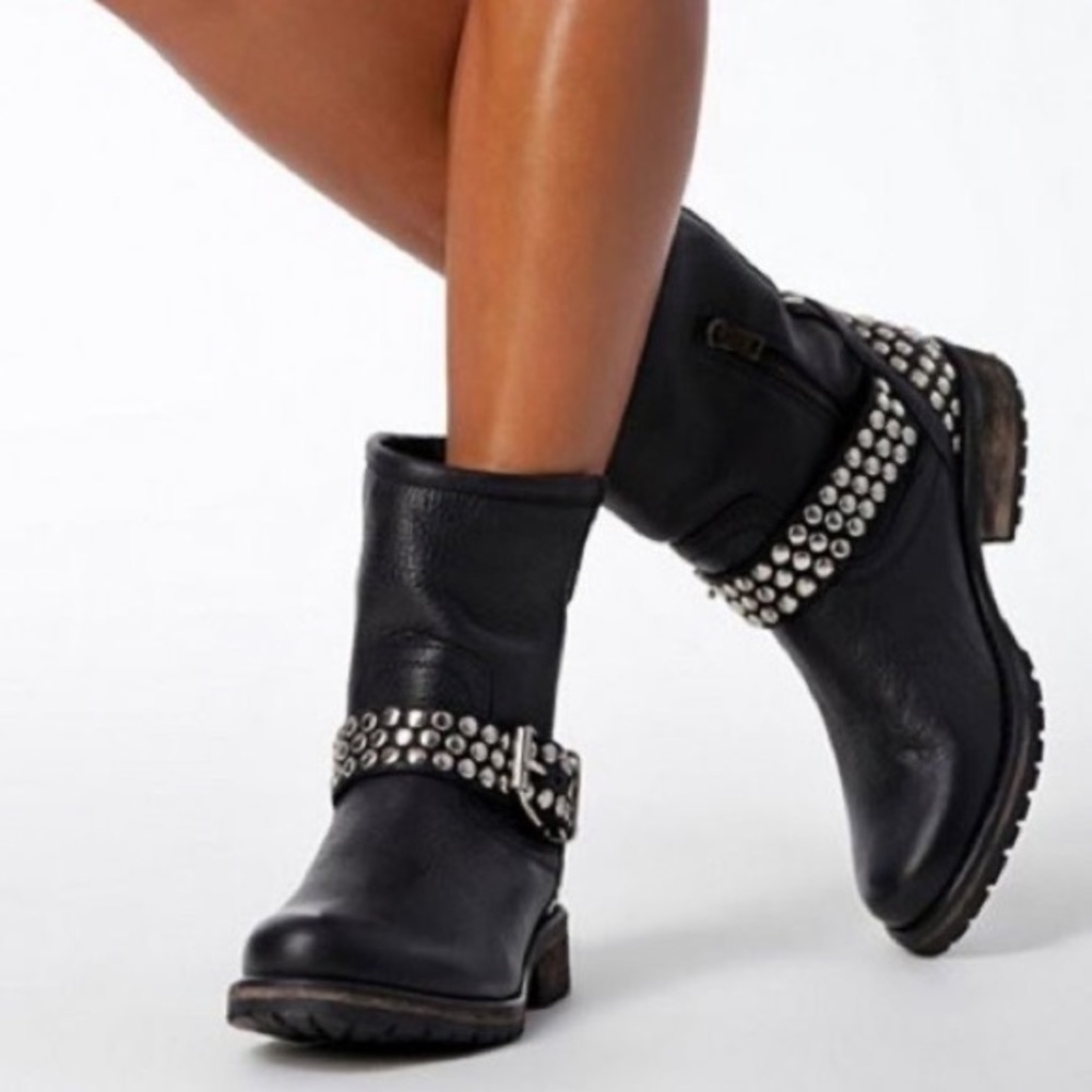 Steve Madden “Fraankie” black studded ankle biker boot - size 7.5